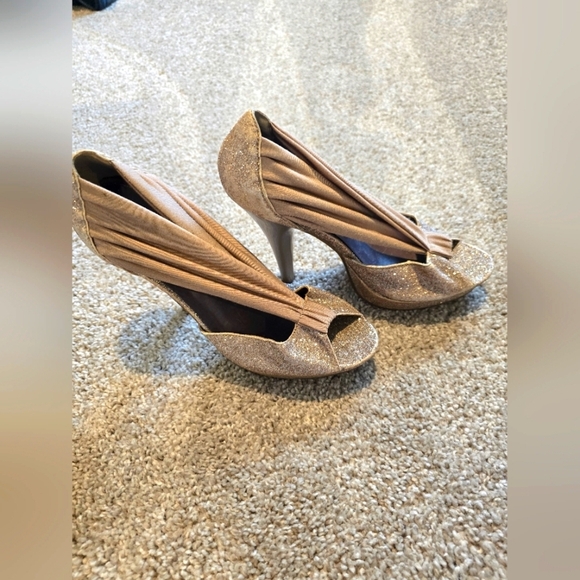 Madden Girl - Elegant Tan and Gold Women's Heels - Picture 1 of 10